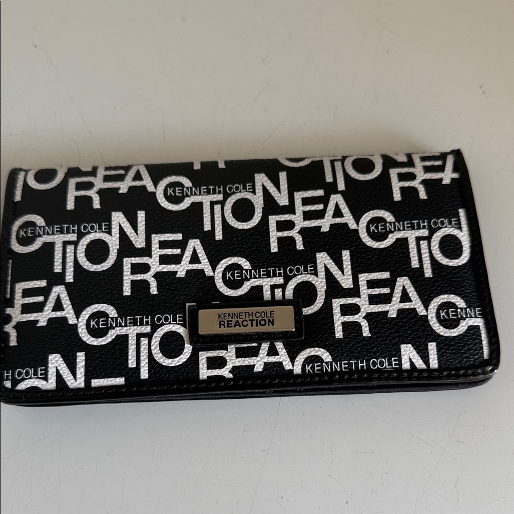 Kenneth Cole Reaction Logo Print Black and White Wallet